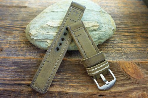 Greenpilot-watchstraps-Leder-burned-and-aged-outback-green